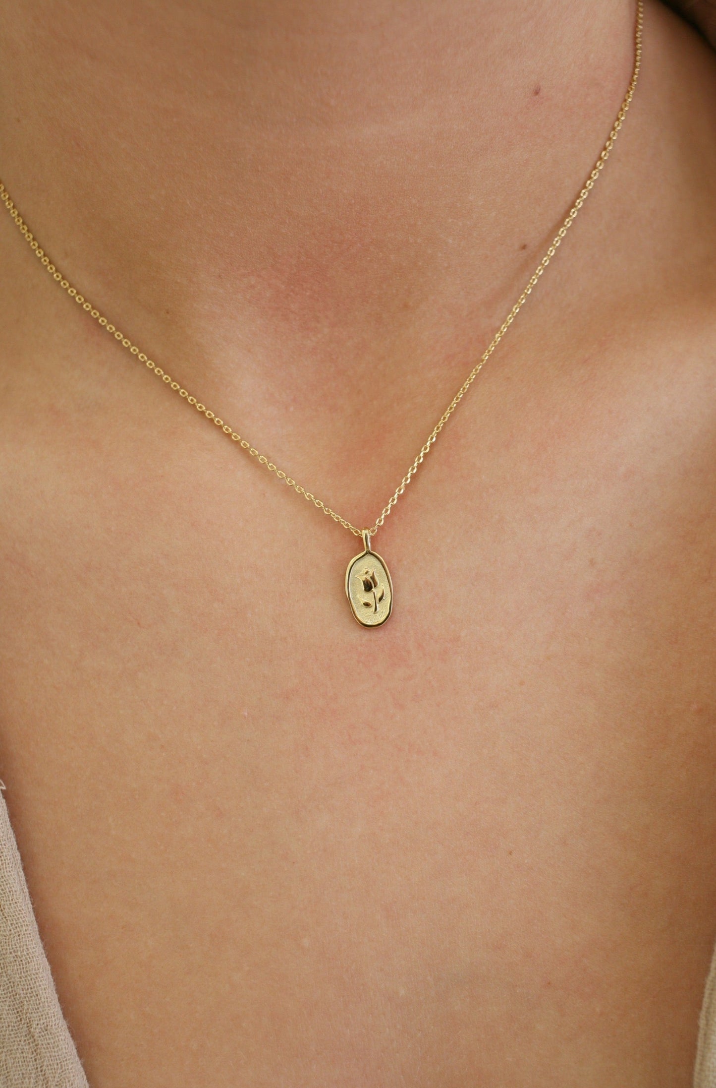 Oval Tulip Pendant Necklace