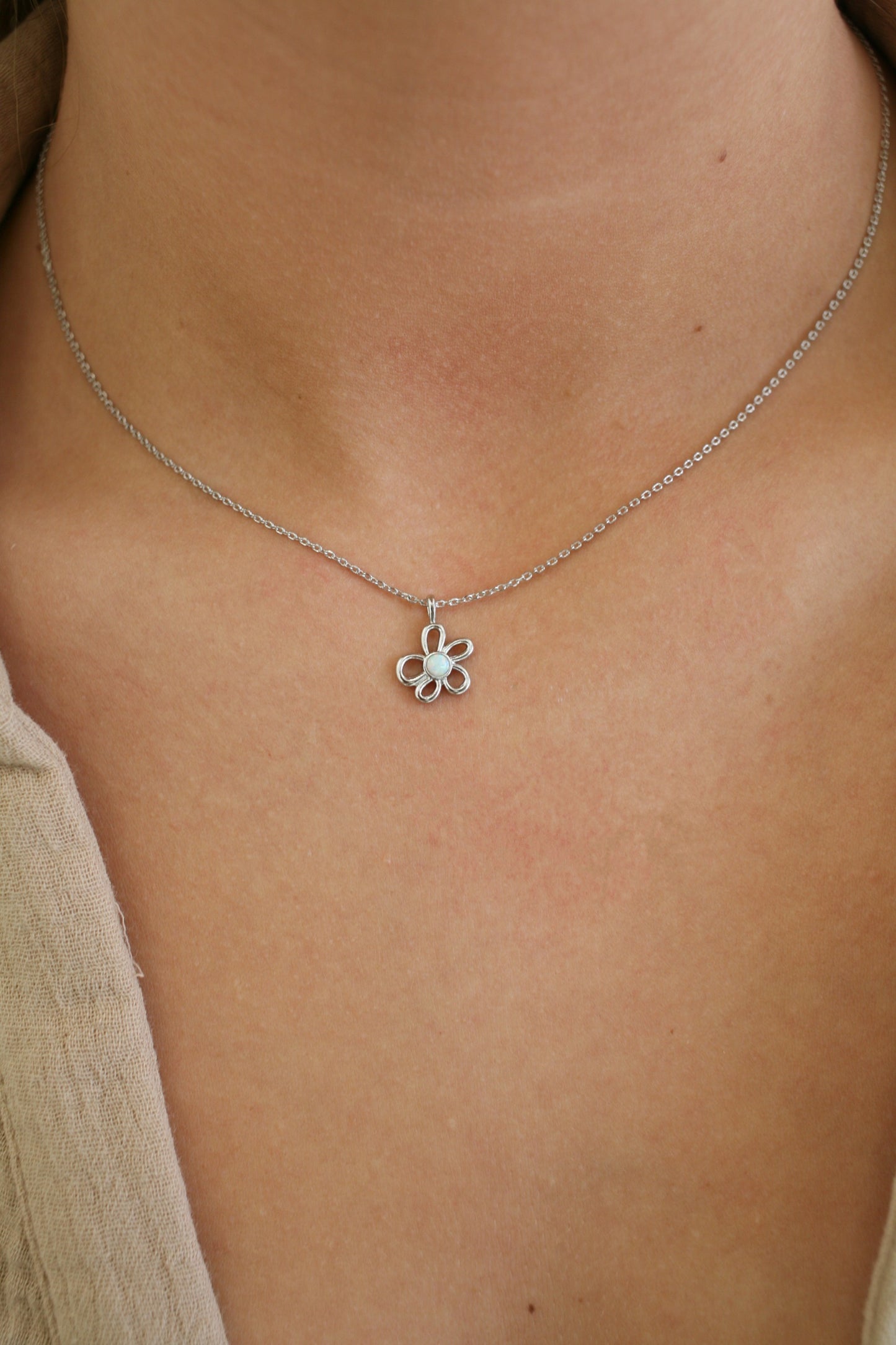 Daisy Pendant Necklace